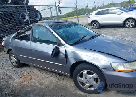 2000 Honda Accord 2.3 Ex from USA, damaged, VIN 1HGCG5657YA129045